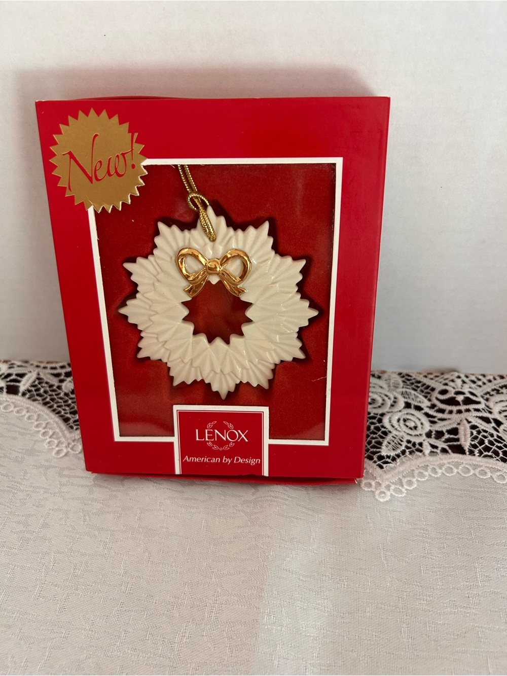 Lenox 2014 Pleated Wreath Ornament W/Gold Tassel and box